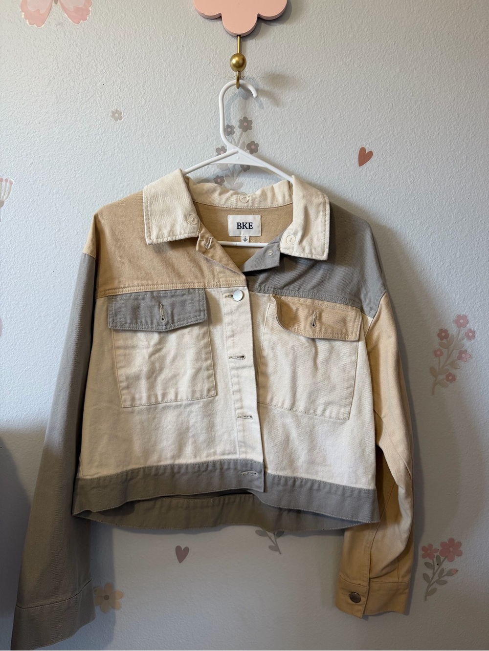 BKE Neutral Colorblock Cropped Jean Jacket - Cream, Tan & Gray